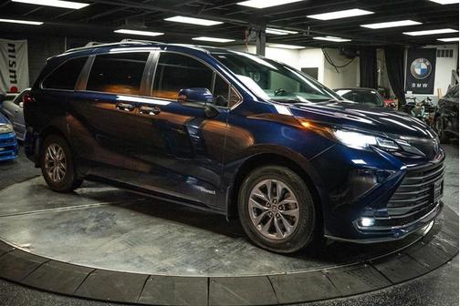 2021 Toyota Sienna XLE