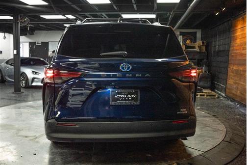 2021 Toyota Sienna XLE