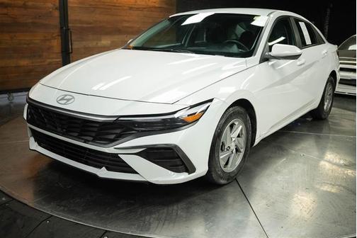 2024 Hyundai ELANTRA SE