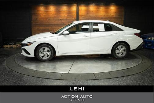 2024 Hyundai ELANTRA SE