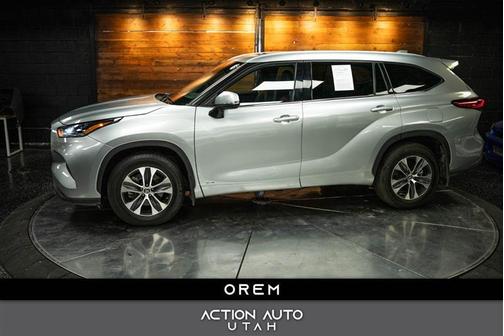 2022 Toyota Highlander Hybrid XLE