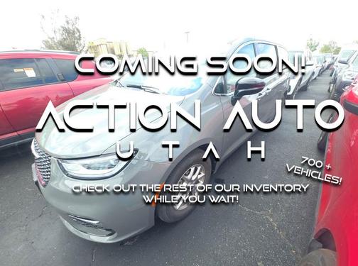 Gray 2025 Chrysler Pacifica Select
