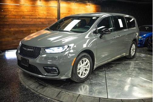 Gray 2025 Chrysler Pacifica Select