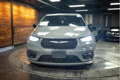 Gray 2025 Chrysler Pacifica Select