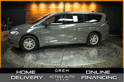 Gray 2025 Chrysler Pacifica Select
