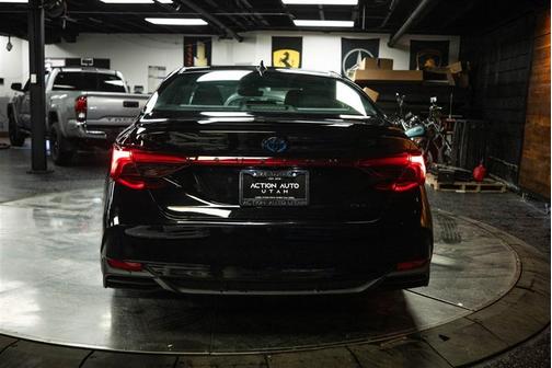 2022 Toyota Avalon Hybrid XSE Nightshade