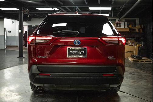 2021 Toyota RAV4 Hybrid XLE