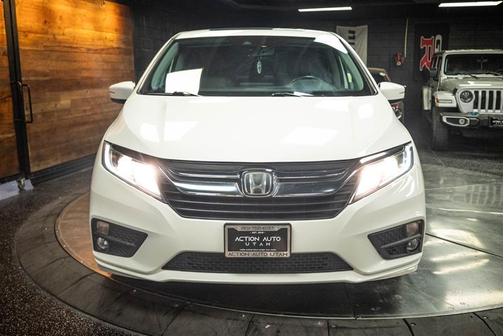 White 2018 Honda Odyssey EX-L