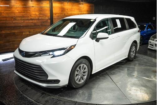 2022 Toyota Sienna LE