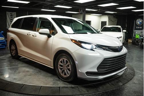 2022 Toyota Sienna LE