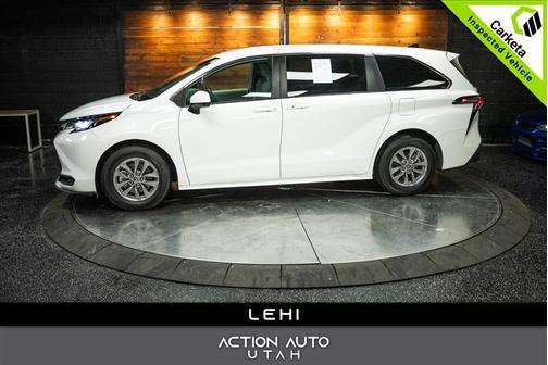 2022 Toyota Sienna LE