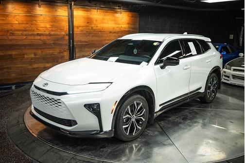 2025 Toyota Crown Signia XLE