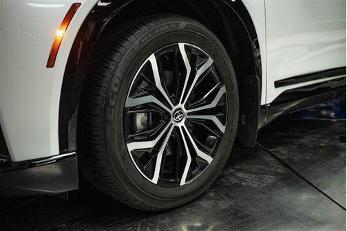 2025 Toyota Crown Signia XLE