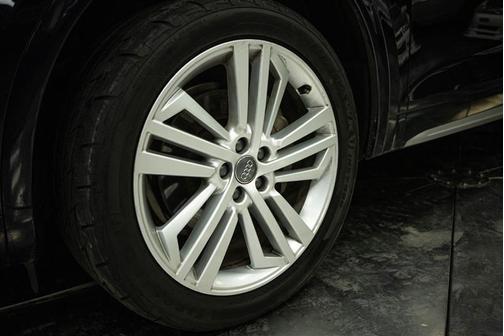 Moonlight Blue Metallic 2020 Audi Q5 40 Premium Plus