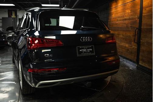 Moonlight Blue Metallic 2020 Audi Q5 40 Premium Plus