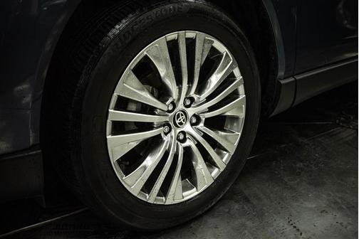 2023 Toyota Venza XLE