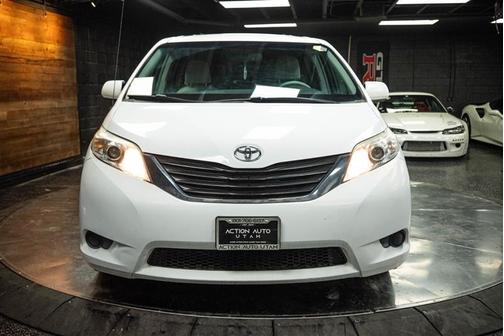 2014 Toyota Sienna LE