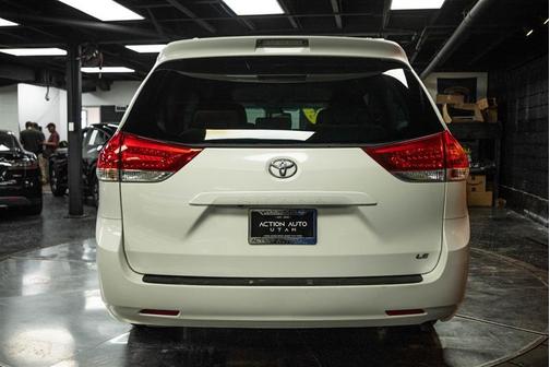 2014 Toyota Sienna LE