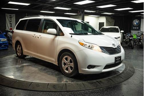 2014 Toyota Sienna LE
