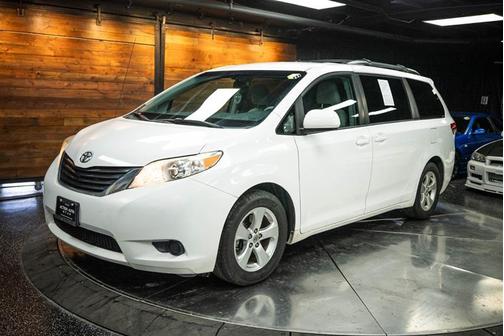 2014 Toyota Sienna LE