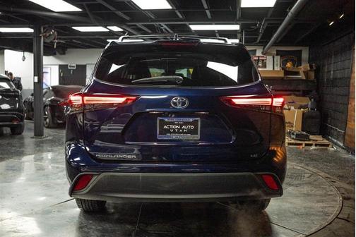 2020 Toyota Highlander LE