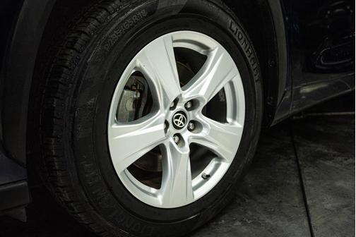 2020 Toyota Highlander LE