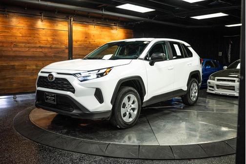 2024 Toyota RAV4 LE
