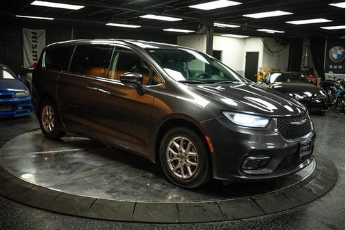 2023 Chrysler Pacifica Touring-L