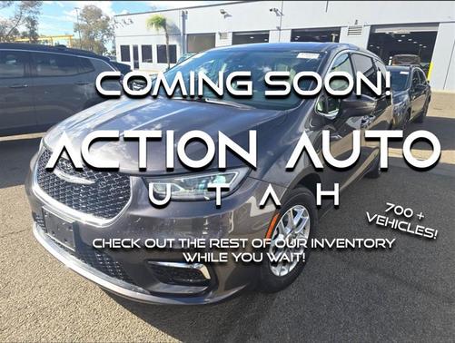 2023 Chrysler Pacifica Touring-L