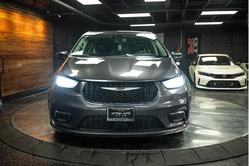 2023 Chrysler Pacifica Touring-L