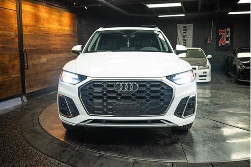 Arkona White 2024 Audi Q5 45 S line quattro Premium