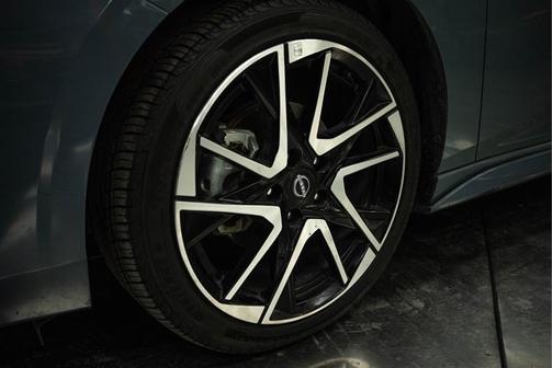 2t Gry Blk Roof 2024 Nissan Sentra SR