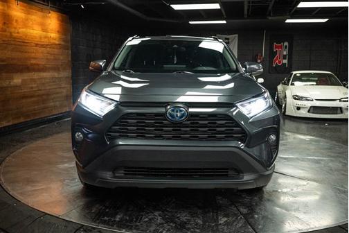 2020 Toyota RAV4 Hybrid XLE