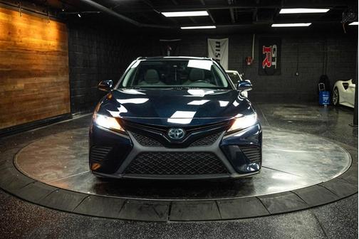 2020 Toyota Camry Hybrid SE