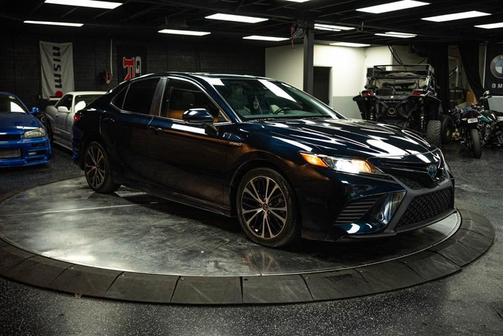 2020 Toyota Camry Hybrid SE