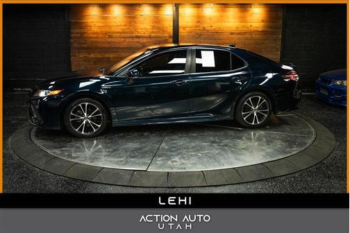 2020 Toyota Camry Hybrid SE