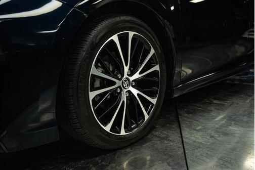 2020 Toyota Camry Hybrid SE