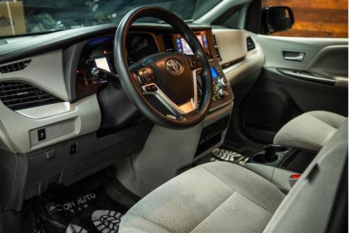 2016 Toyota Sienna LE