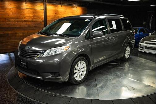 2016 Toyota Sienna LE