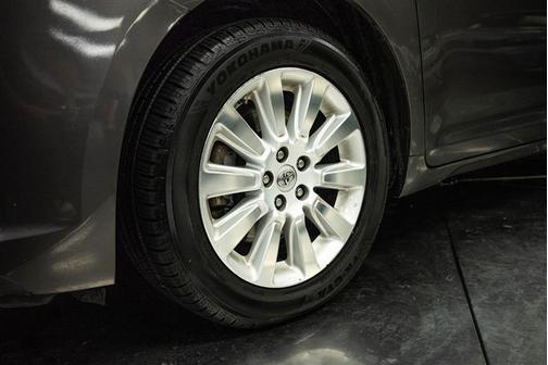 2016 Toyota Sienna LE