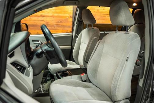 2016 Toyota Sienna LE