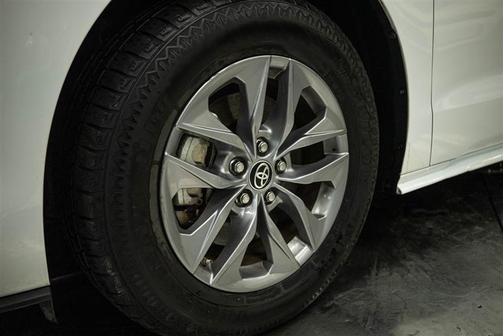 2025 Toyota Sienna LE