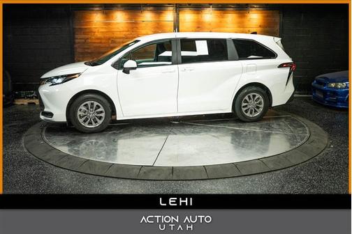 2025 Toyota Sienna LE