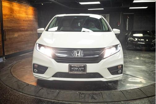 White 2018 Honda Odyssey EX-L