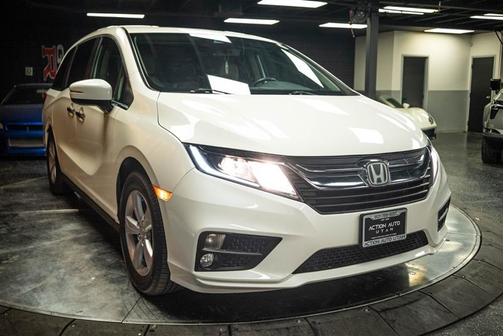 White 2018 Honda Odyssey EX-L