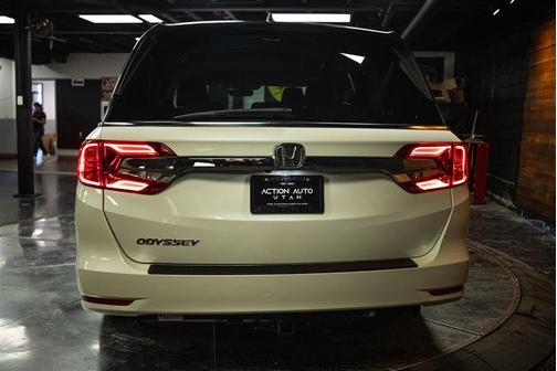 White 2018 Honda Odyssey EX-L