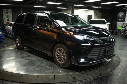 2023 Toyota Sienna XLE