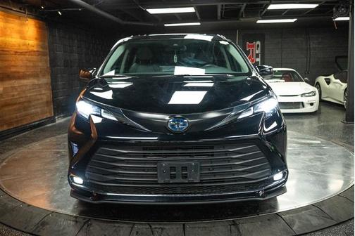 2023 Toyota Sienna XLE