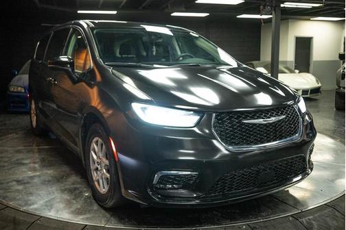 2023 Chrysler Pacifica Touring-L