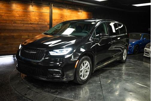 2023 Chrysler Pacifica Touring-L